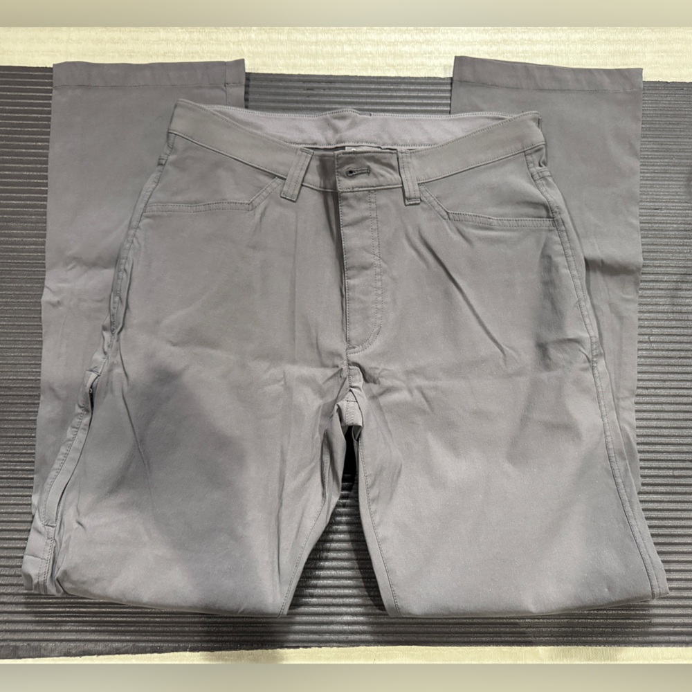 Men’s Eddie Bauer size 32x32 gray pants